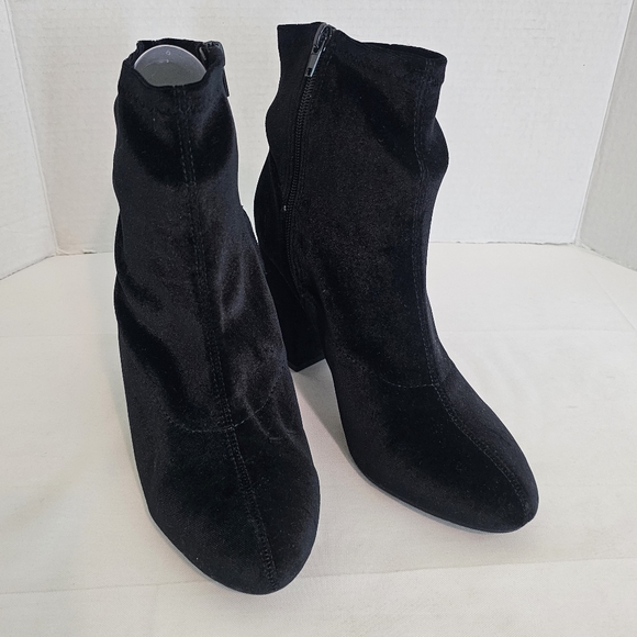 Kenneth Cole Reaction Black Velvet Block Heel Ankle Boots Size 9 - Picture 3 of 11
